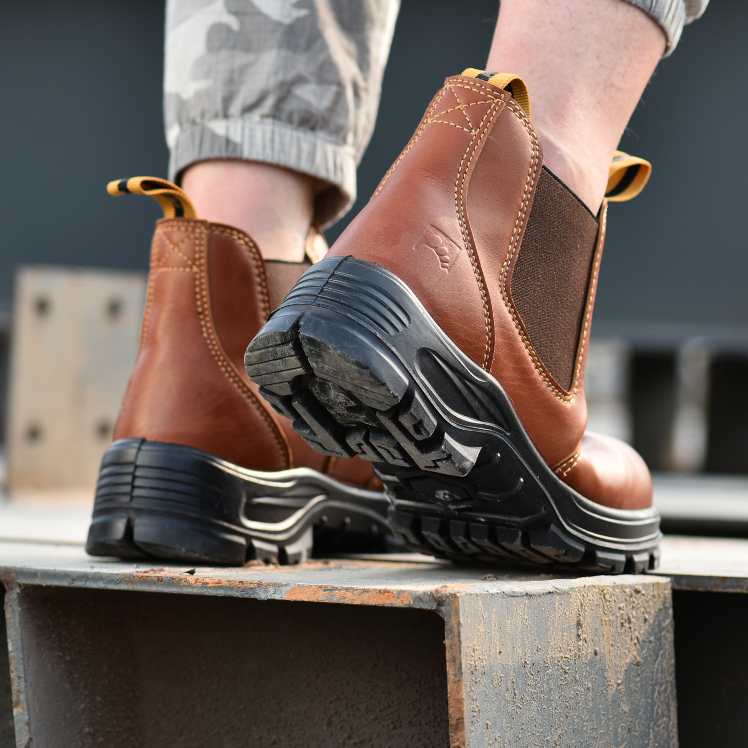 حذاء عمل تشيلسي بني اللون M-8025 