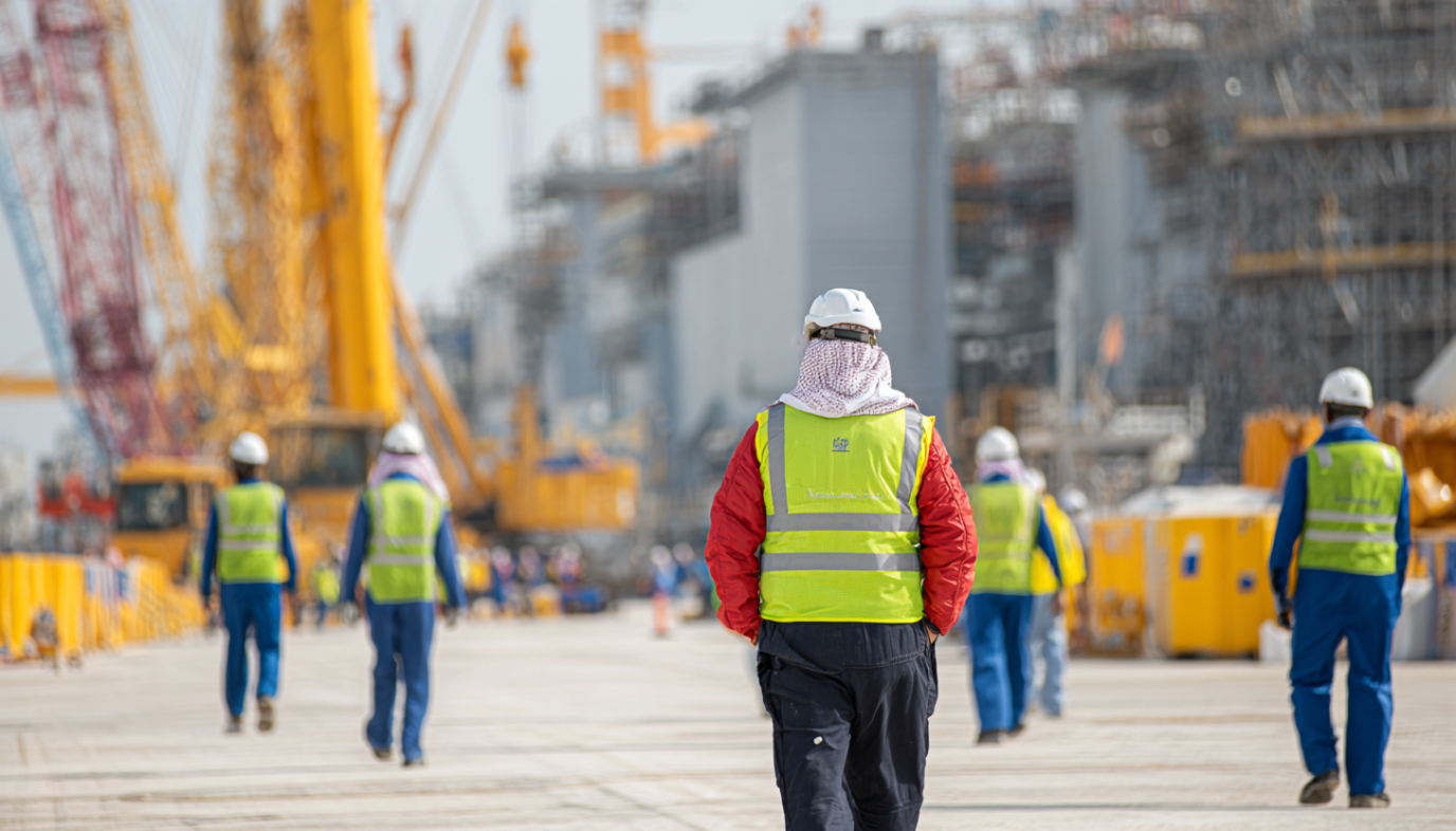 jay081480_77365_in_the_photo_several_workers_in_yellow_and_blue_5fb0f4dd-b2b1-43bb-9e99-aee26ad9bd60